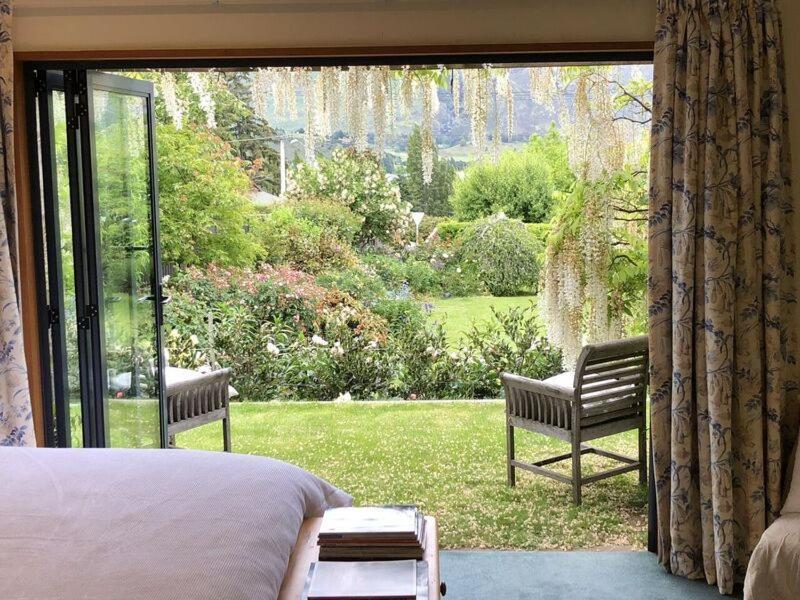 Central Wanaka | Lake & Mtn Views | Well Appointed Apartman Kültér fotó