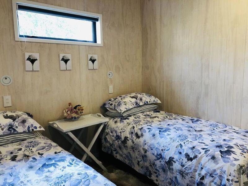 Central Wanaka | Lake & Mtn Views | Well Appointed Apartman Kültér fotó