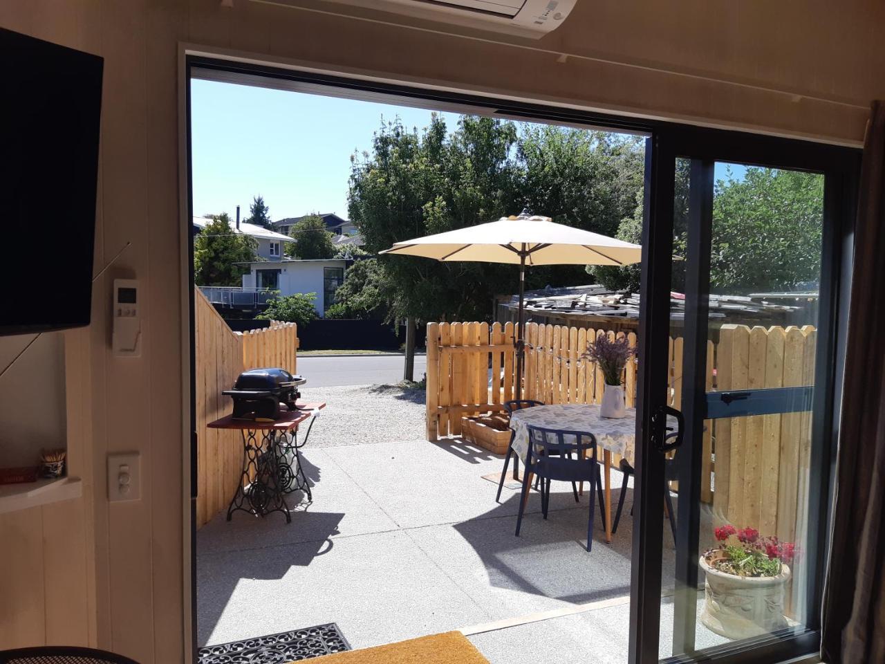 Central Wanaka | Lake & Mtn Views | Well Appointed Apartman Kültér fotó