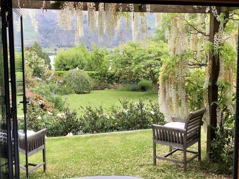 Central Wanaka | Lake & Mtn Views | Well Appointed Apartman Kültér fotó