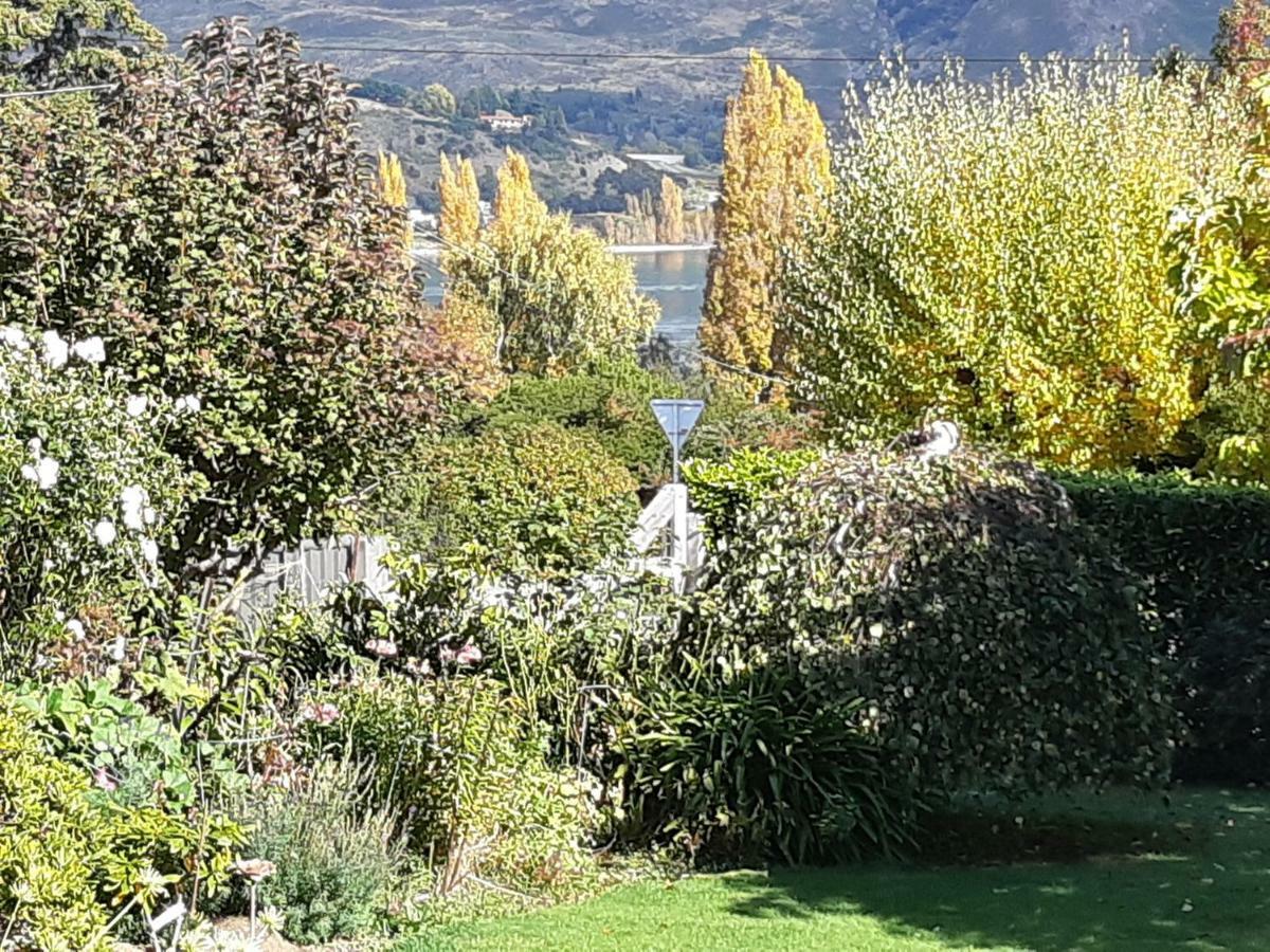 Central Wanaka | Lake & Mtn Views | Well Appointed Apartman Kültér fotó