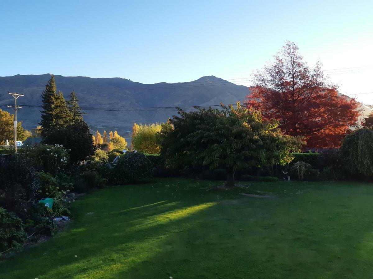 Central Wanaka | Lake & Mtn Views | Well Appointed Apartman Kültér fotó