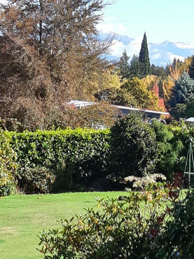 Central Wanaka | Lake & Mtn Views | Well Appointed Apartman Kültér fotó