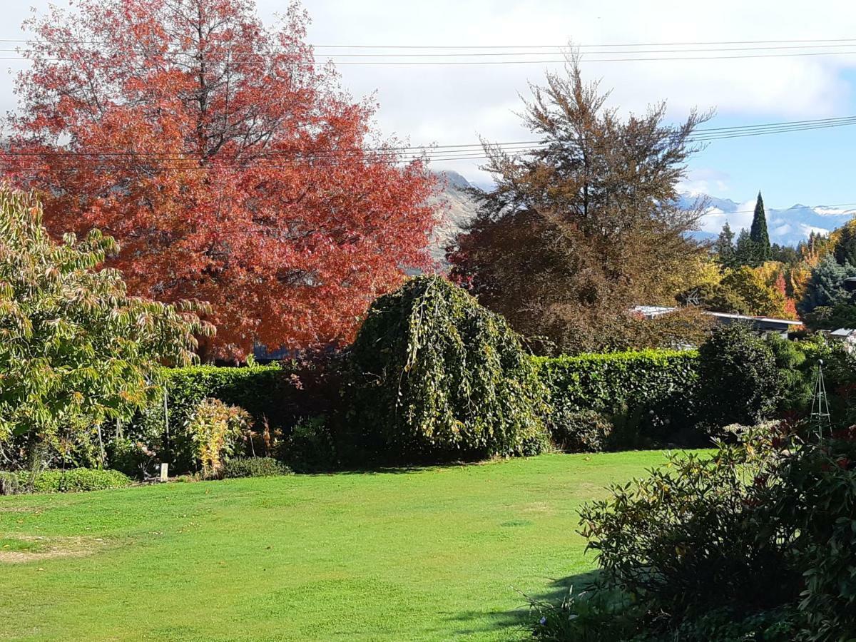 Central Wanaka | Lake & Mtn Views | Well Appointed Apartman Kültér fotó